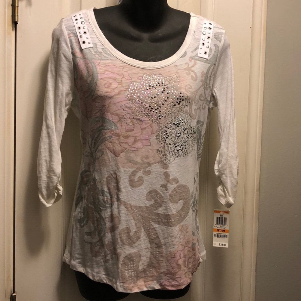3/4 sleeve Cotton top.